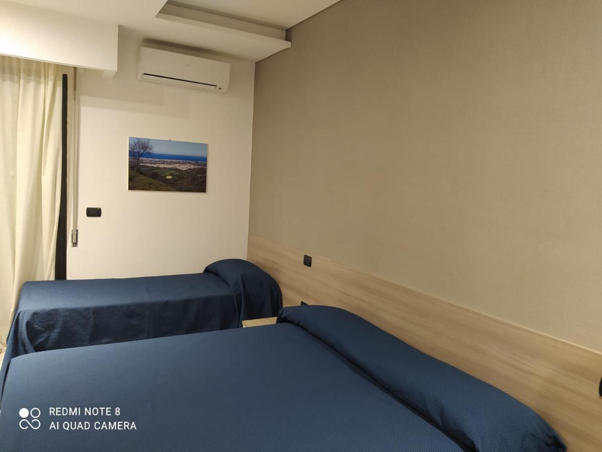 Hotel Poseidon คอริเลียโน กาลาโบร ภายนอก รูปภาพ