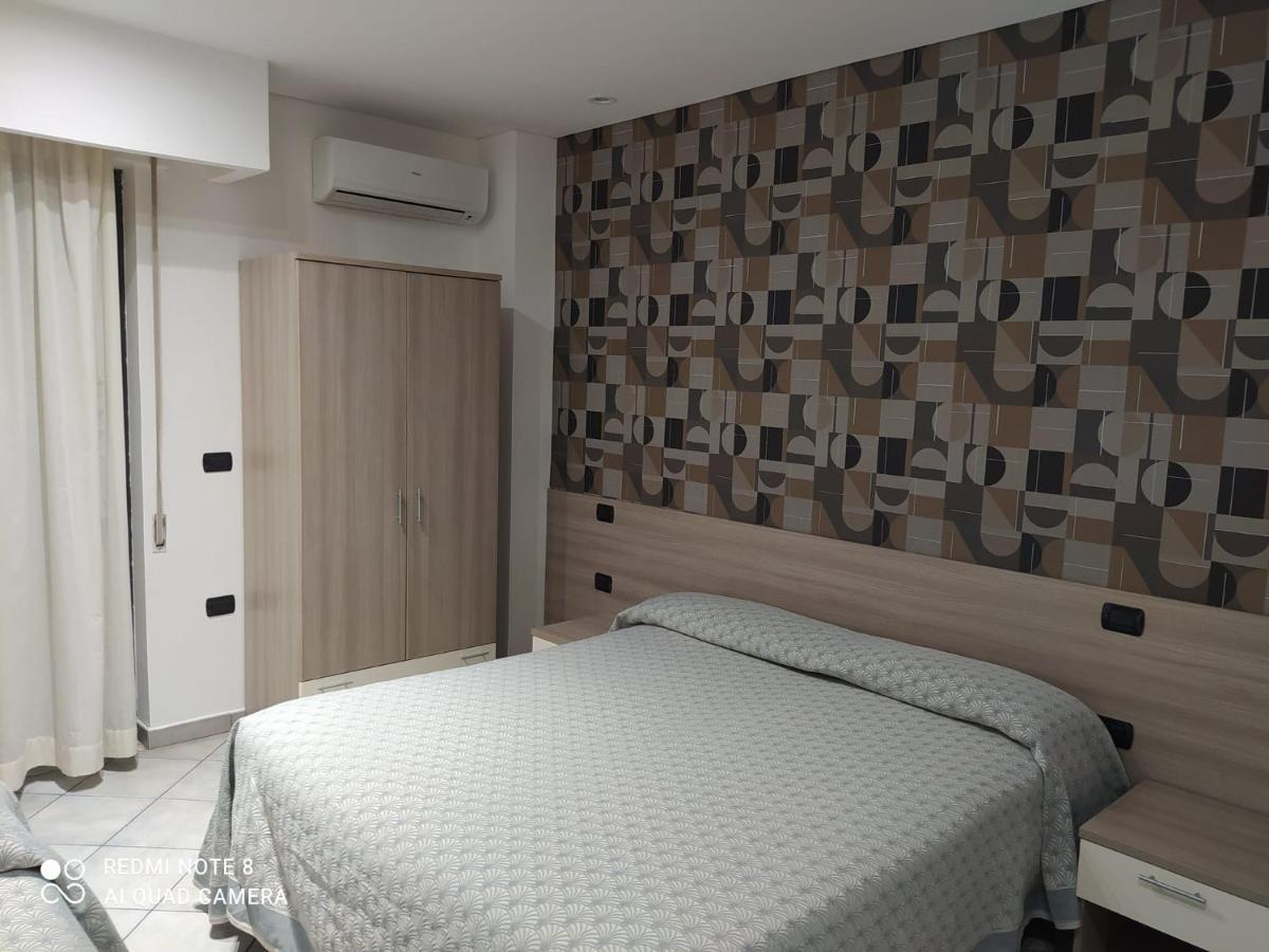 Hotel Poseidon คอริเลียโน กาลาโบร ภายนอก รูปภาพ