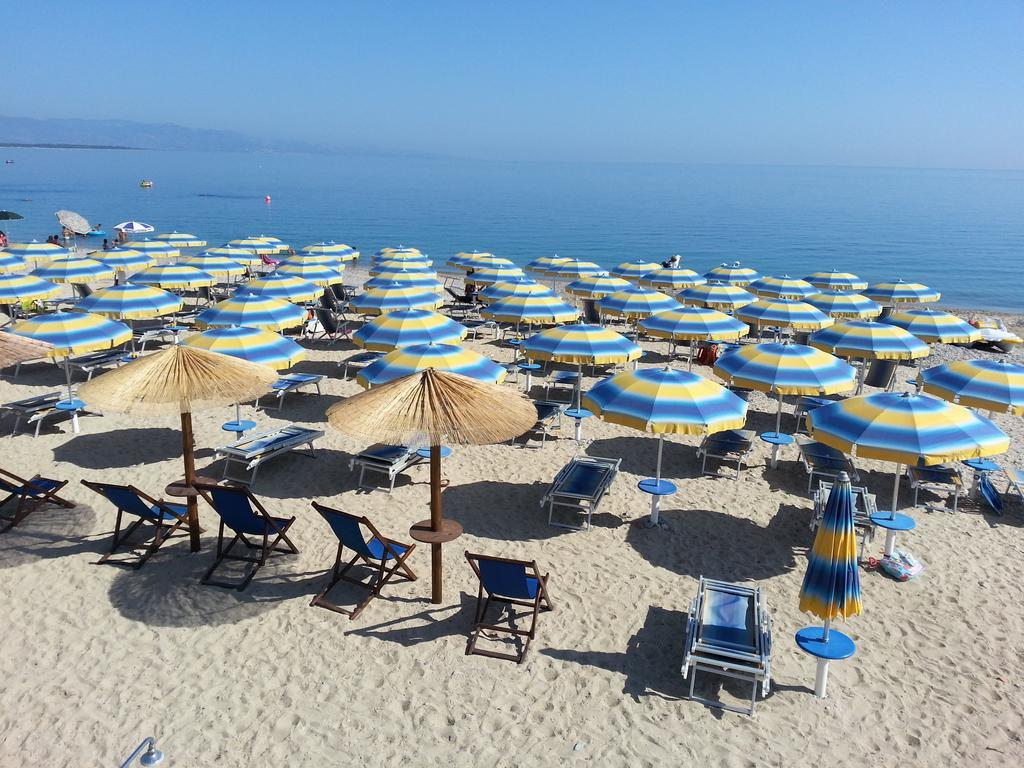 Hotel Poseidon คอริเลียโน กาลาโบร ภายนอก รูปภาพ