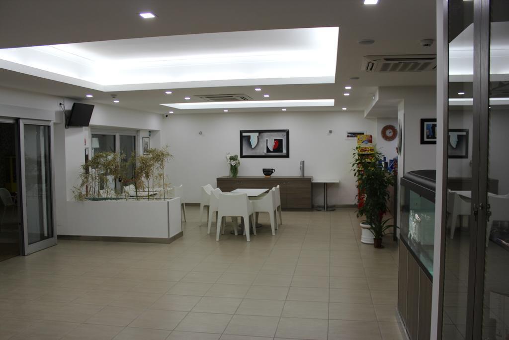 Hotel Poseidon คอริเลียโน กาลาโบร ภายนอก รูปภาพ
