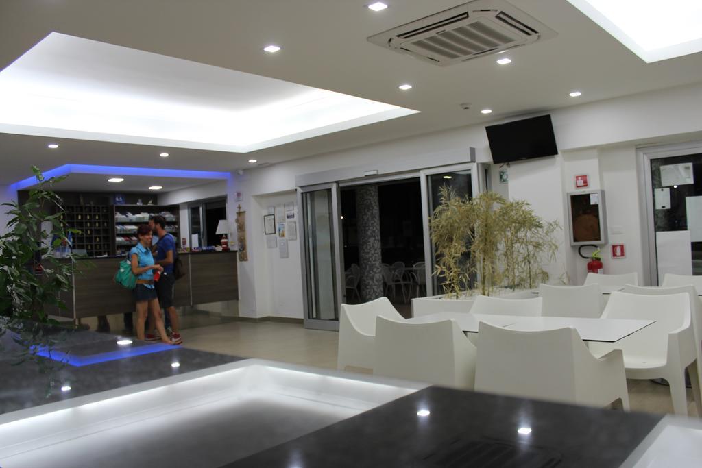 Hotel Poseidon คอริเลียโน กาลาโบร ภายนอก รูปภาพ