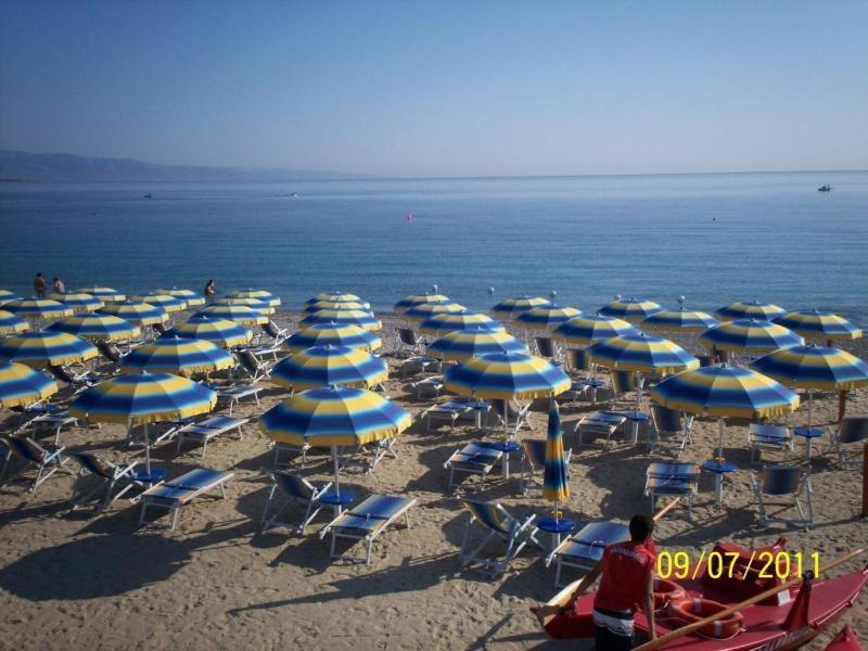 Hotel Poseidon คอริเลียโน กาลาโบร ภายนอก รูปภาพ