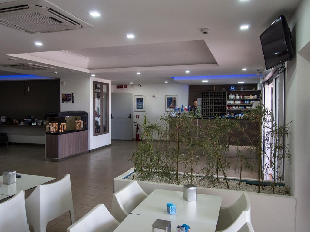 Hotel Poseidon คอริเลียโน กาลาโบร ภายนอก รูปภาพ