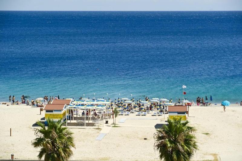 Hotel Poseidon คอริเลียโน กาลาโบร ภายนอก รูปภาพ